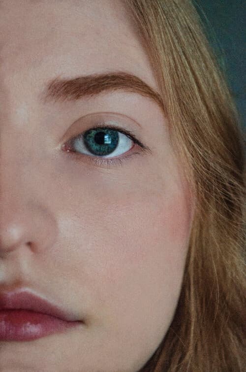 Wenkbrauwlift: meer dan een esthetische ingreep