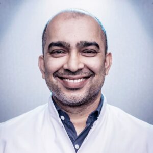 In het Parool plastisch chirurg Kalam Ahmed