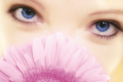 Bent u een geschikte kandidaat voor ooglidcorrectie? ooglidcorrectie bloem door Blooming Plastische Chirurgie